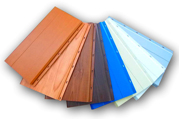 Металлически сайдинг – один из самых прочных материалов для обшивки балкона