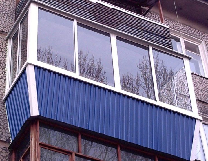 отделка балкона снаружи металлическим профлистом