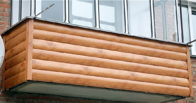 отделка балкона снаружи металло-сайдингом материал не подвержен развитию грибка и плесени, стойкий к коррозии