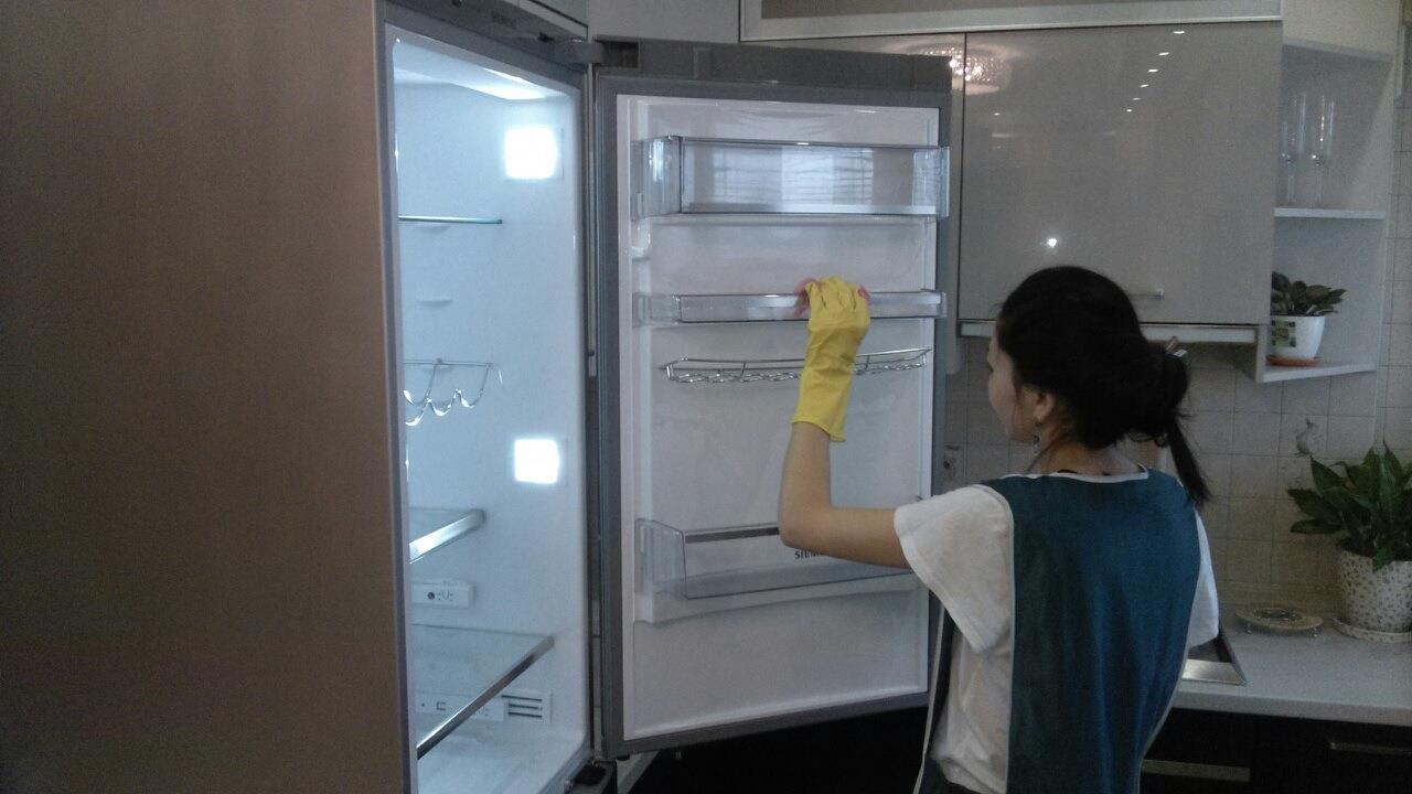 Для наружной чистки холодильника достаточно использовать только мыло и воду